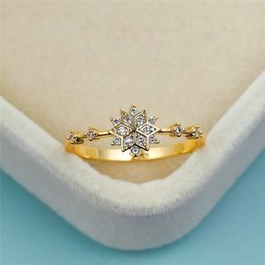 White Crystal Stone Zircon Thin Snowflake Ring